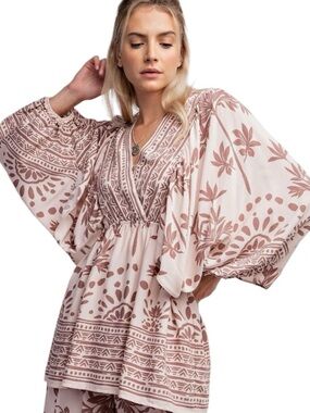 406:  EASEL NWT TOP OATMEAL (H13)